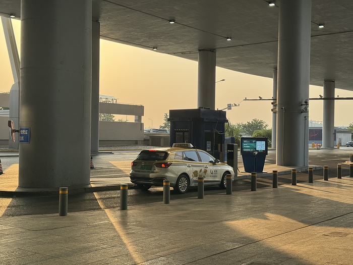 6月17日，出租车领取短途票。 澎湃新闻记者 徐亦嘉 图