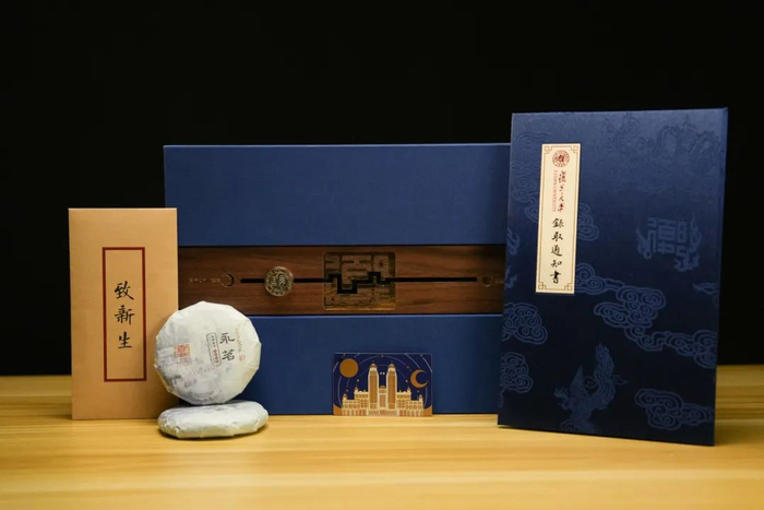礼盒整体设计灵感源于中国传统书匣