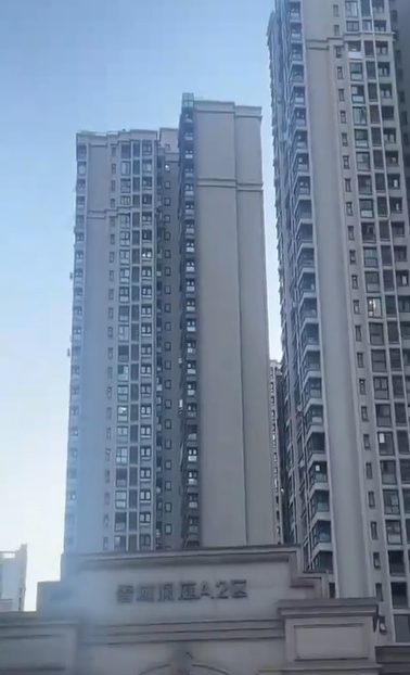 图中小区为雪域澜庭，并不是清远的楼盘。