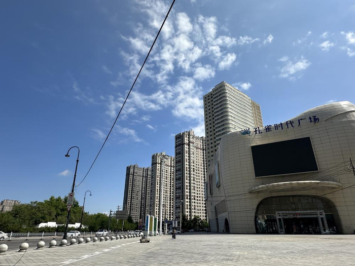 哈西大街地块周边商业实拍图 白杨/摄