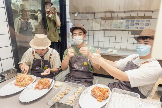 6月8日，任贤齐到访“星点心愿”门店。来源：任贤齐微博