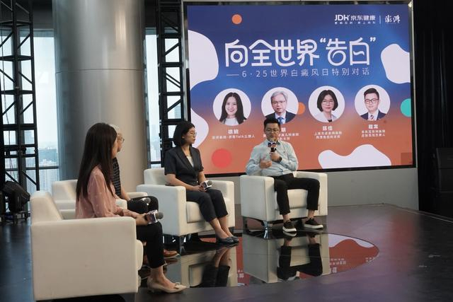 京东互联网医院皮肤医院负责人程龙在“向全世界告白”主题沙龙上分享。（澎湃新闻 胡弘彪|摄）