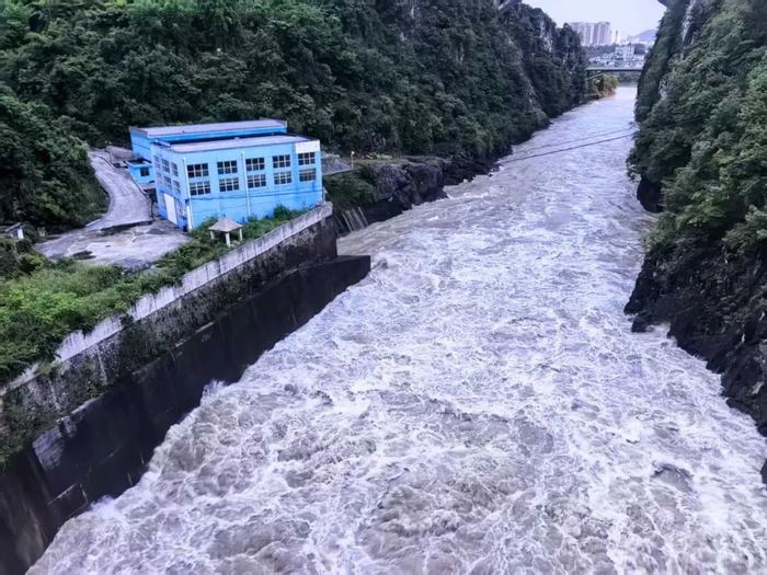 湖北恩施发生罕见强降水