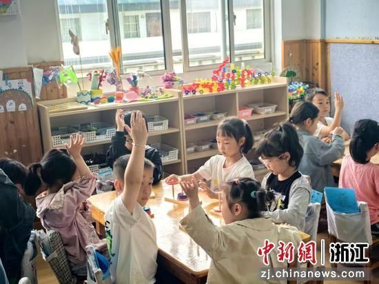 幼儿园小孩参加益智游戏。双林镇供图