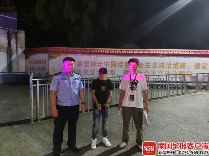 ▲涉案嫌疑人张某（中）。兴安县公安局供图