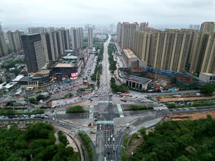 油十路口改为环岛绕行。