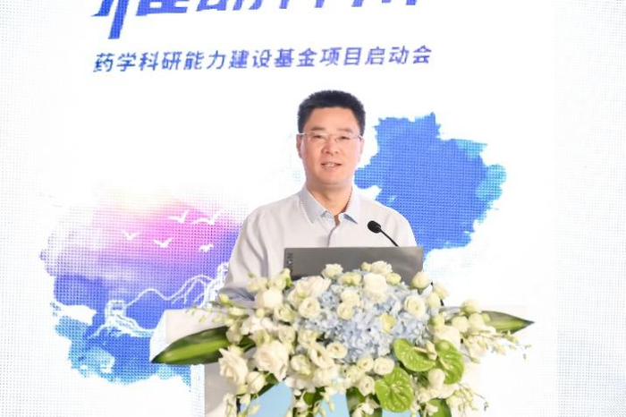 图1. 北京大学第三医院赵荣生主任发表致辞