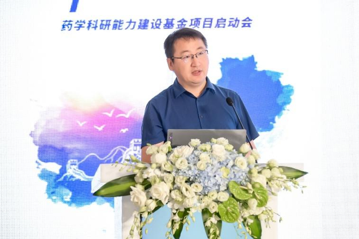 图5. 哈尔滨医科大学附属第二医院蔡本志主任进行项目介绍