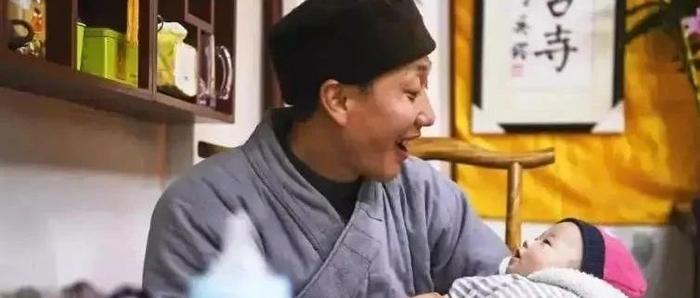 “救助百名弃婴的道禄和尚”被警方带走，通报：善款大多用于个人高消费，对4人采取刑事强制措施，道禄还涉嫌其他违法犯罪行为