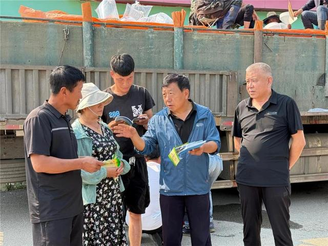 开展鱼稻共生技术培训。陶芊 摄