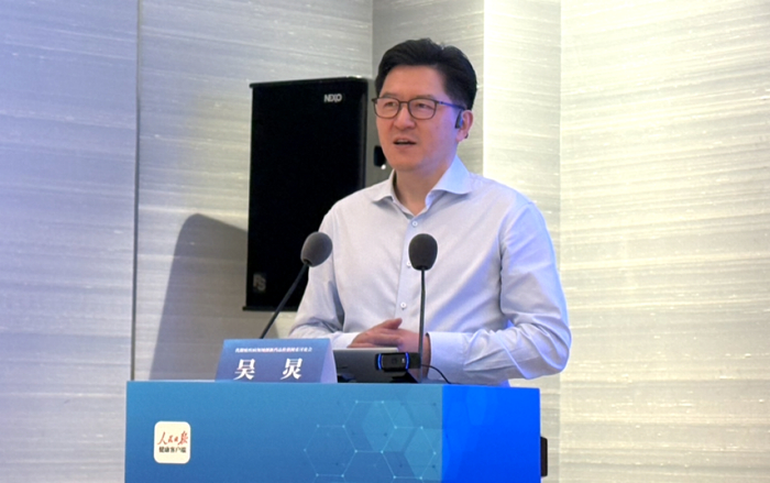 6月15日,复旦大学附属肿瘤医院党委书记吴炅在讨论会发言