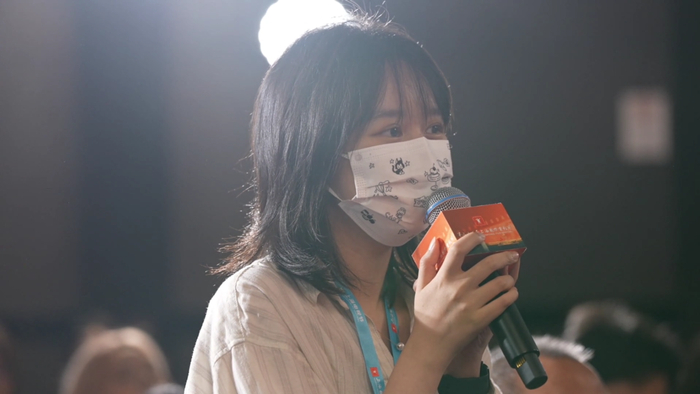 竹棘在《夏日沙上》剧主见面会上提问