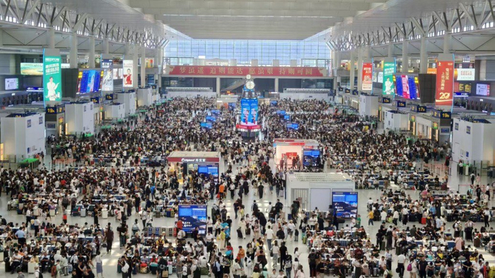 虹桥站候车大厅。铁路上海站 供图