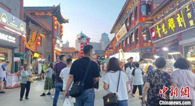 6月26日，24位台胞来到内蒙古自治区呼伦贝尔古城，开启“寻宝”之旅。 黄欣欣 摄