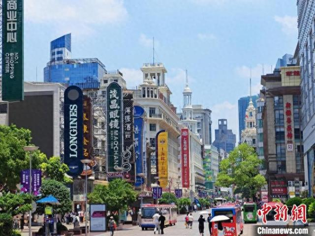 上海南京东路商圈。中新网记者 姜煜 摄