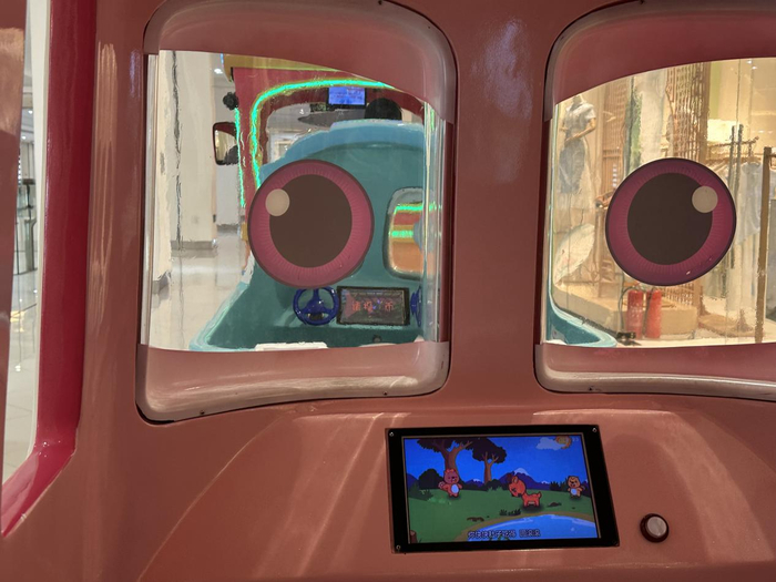 车厢内的电子屏幕 白杨/摄