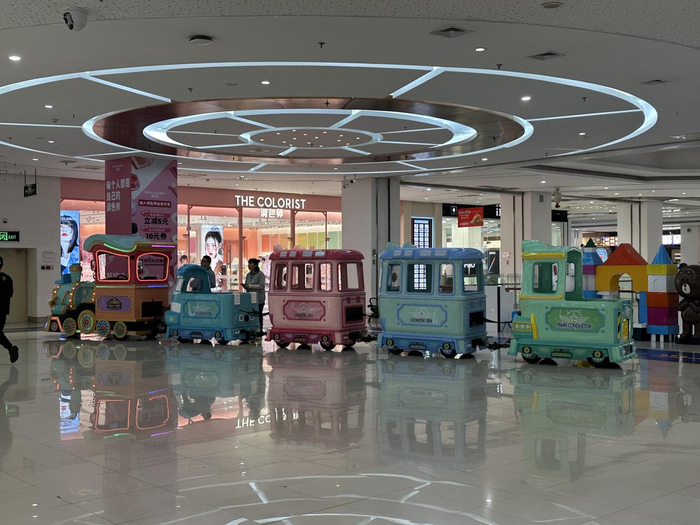 红博中央公园小火车实拍 白杨/摄