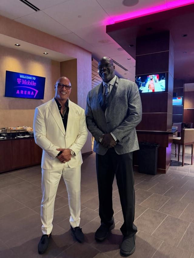 巨石强森:官方身高为195cm