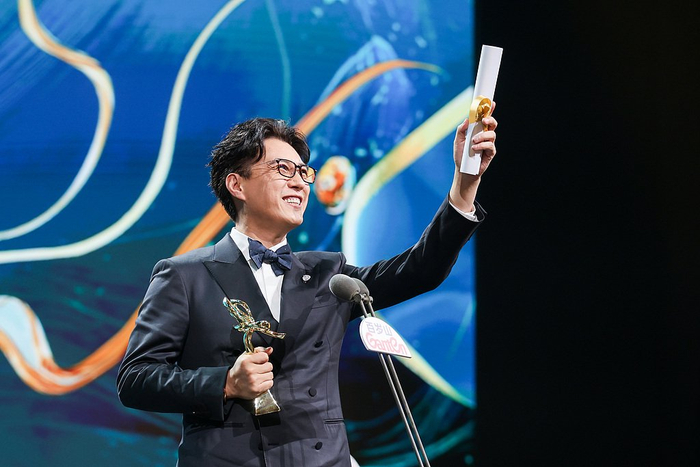 靳东凭借《西北岁月》获得最佳男主角奖