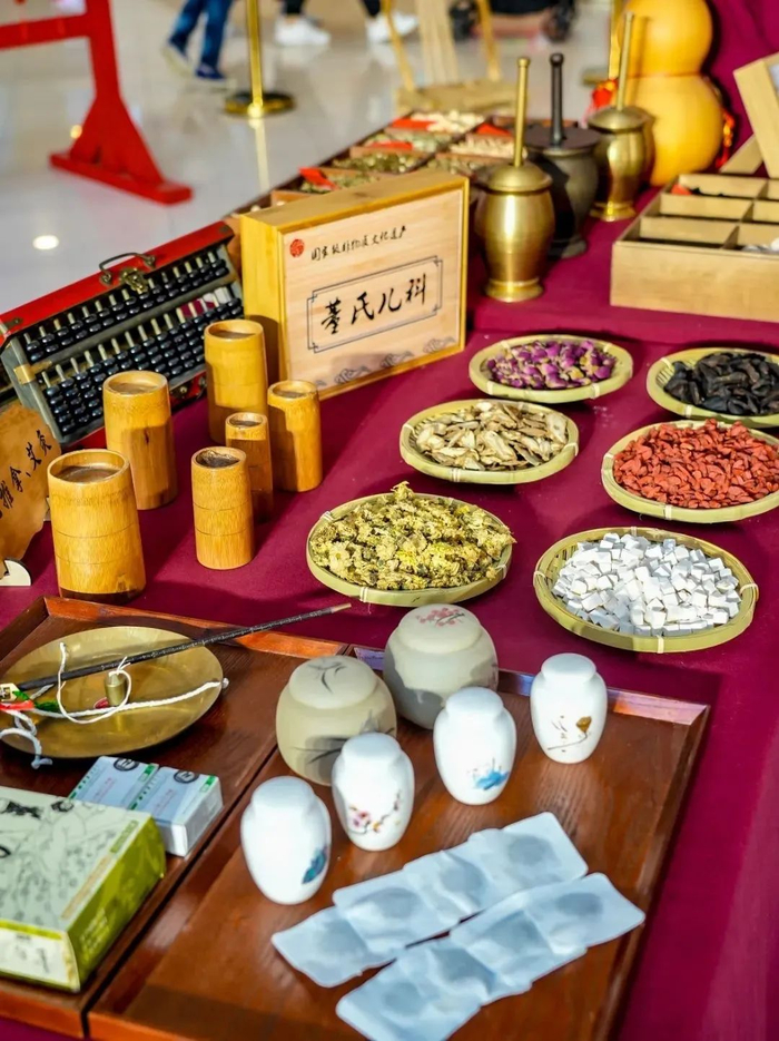 宁波来福士中医市集现场。