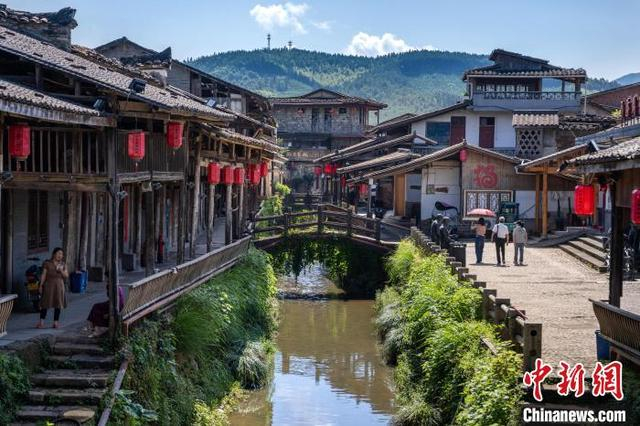 图为福建武夷山市下梅村古街道。张萌飞 摄