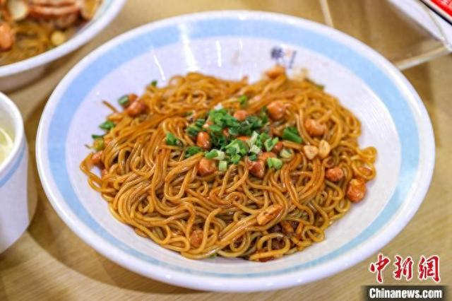 图为制作好的南昌拌粉。刘力鑫 摄