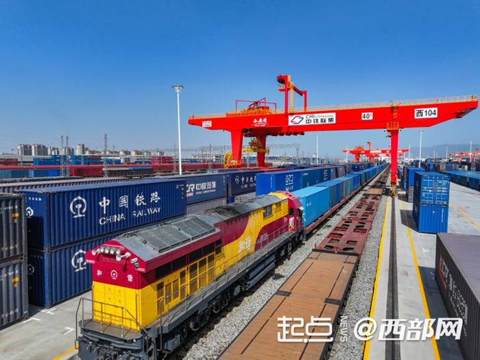 繁忙的西安国际港站