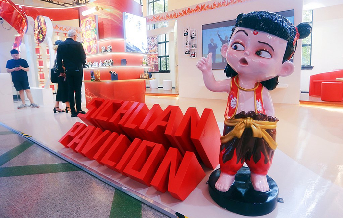 上海电视节首次联手国际电影节打造2025国际影视市场，哪吒动画形象成为四川展区代言人。