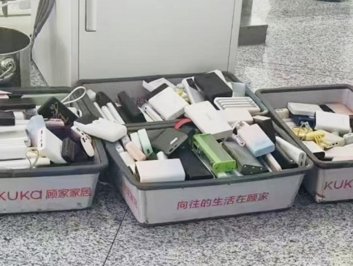 机场内被扣留的充电宝们 图源：小红书