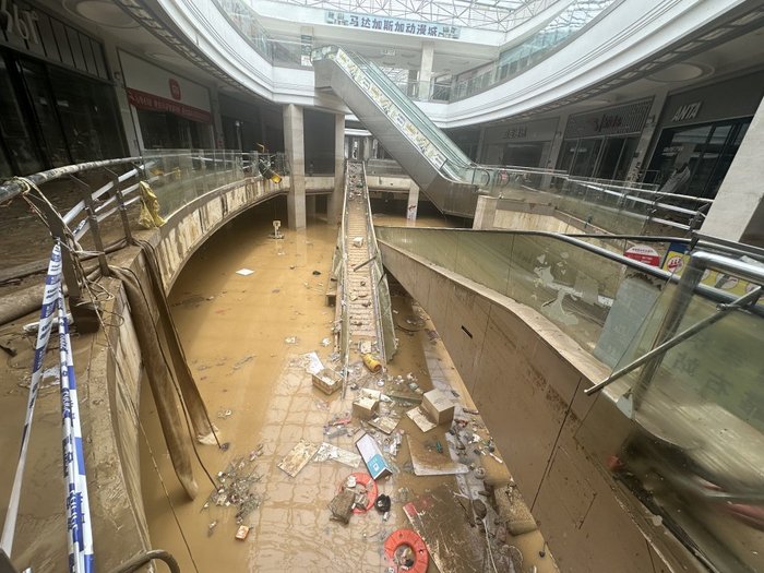 6月26日，合力超市中的积水。