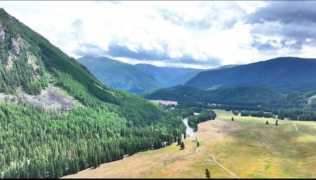 阿禾公路沿途景色 澎湃新闻记者 谭君 图