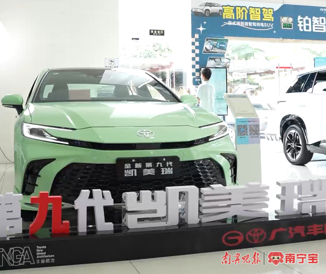 多重补贴加持，凯美瑞成热销车型。 记者宋延康 摄