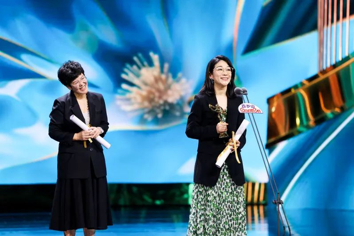 去年，《不完美受害人》拿下白玉兰最佳女主演和最佳原创编剧两座大奖