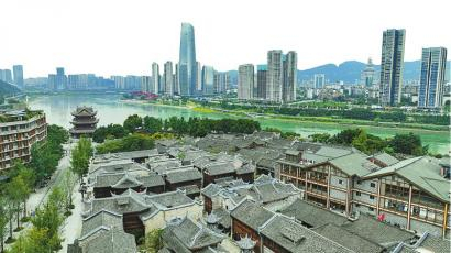 俯瞰宜宾市翠屏区冠英古街片区，这里是宜宾市翠屏区老城区城市更新的代表性项目。 本版图片均由宜宾观察 罗顺 摄