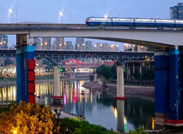 2025年5月，重庆市内夜景。南方周末记者 郑丹 摄