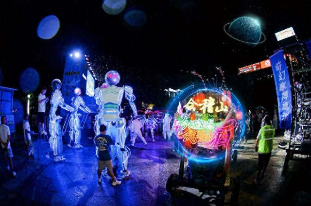 浙江省绍兴市越城区迪荡湖滨98街和梅龙湖电影文化公园夜间消费场景。 主办方供图