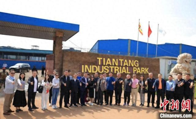 中国企业家考察中乌姆巴莱工业园。 受访者供图