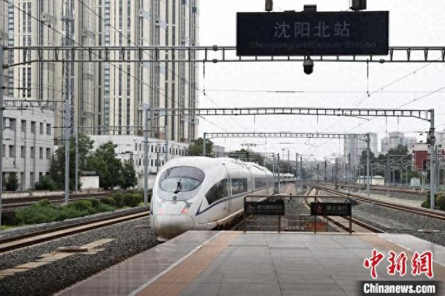 7月1日，火车驶离沈阳北站。于海洋 摄