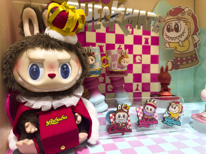 今年火热的labubu（图片来源：视觉中国）