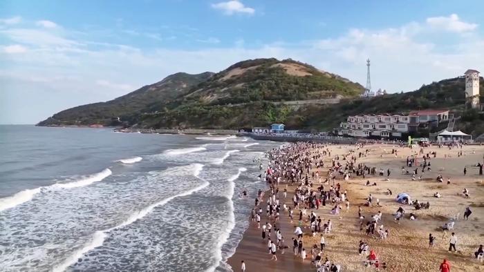 新华视点｜暑期消费“热”起来 多地业态创新点燃夏日经济引擎