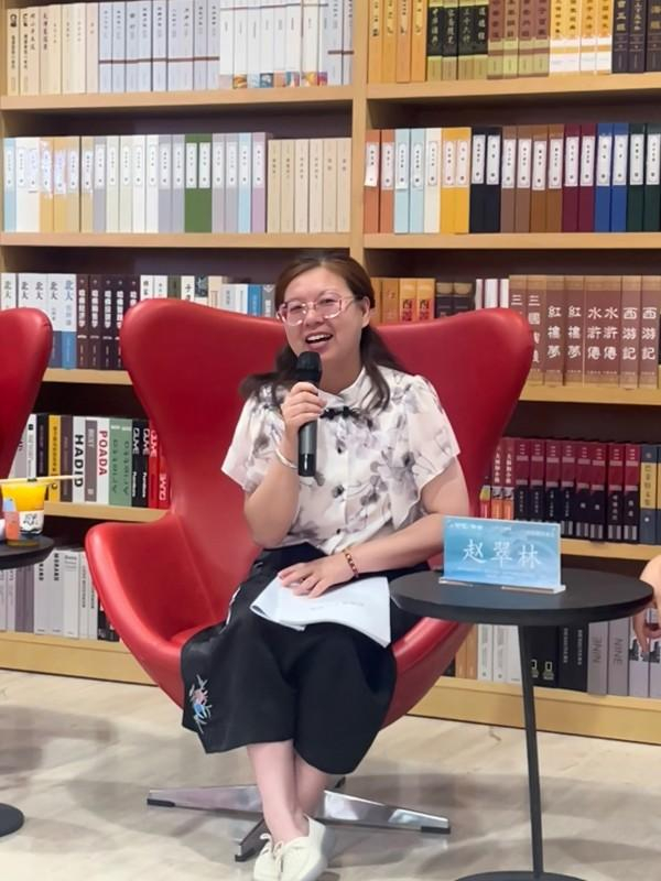 赵翠林接受记者采访