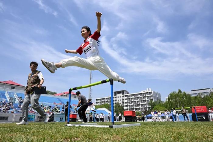 4月29日,北京市西城区京华实验学校举办2025年体育节。新华社记者 金良快 摄