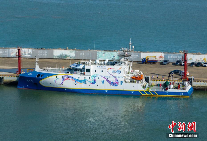“新红专”轮抵达海口新海港 开启在琼文化巡展之旅|海口市|海南省|无人机|儋州市|中新社_新浪新闻