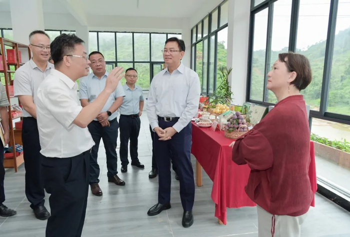 王雄飞到信宜市粤冠嘉木农业发展有限公司调研。