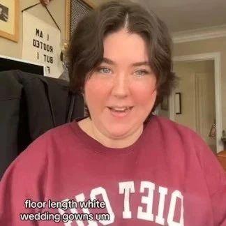 美国情侣旅游定大床房，工作人员抬头看一眼后执意给了双床房？网友：...