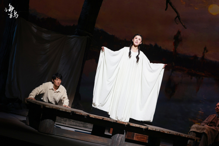 剧照  李小萌饰演妮娜（前）、李越饰演科斯佳