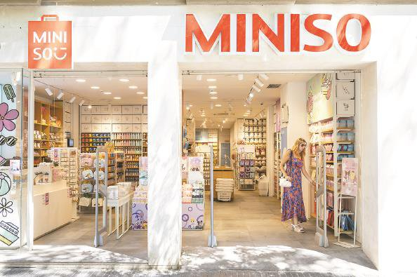             西班牙马德里的名创优品店   本版图片IC          