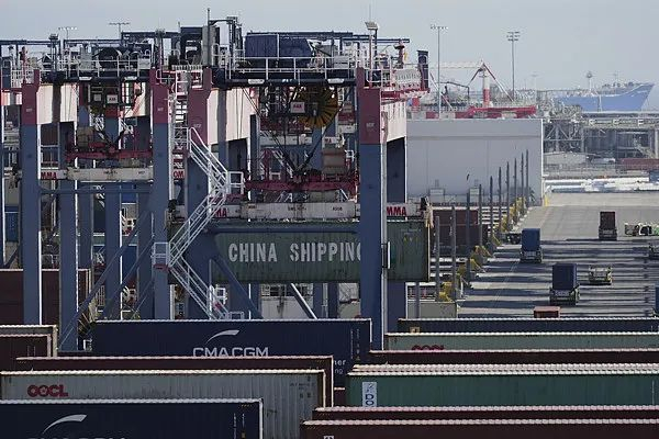 4月8日，美国加利福尼亚州长滩港集装箱码头
