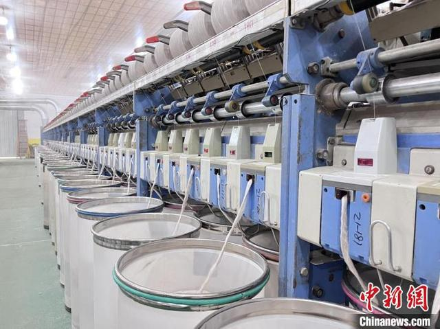 湖南丰汇麻业有限公司机器运行现场。 昌诗琴 摄