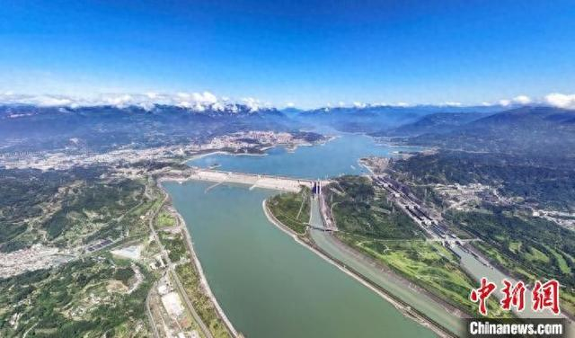 6月29日，航拍三峡水利枢纽工程。彭强 摄